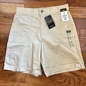 NWT- Lee Women's Legendary Style High Rise 9” Inseam Shorts Beige Sz 8